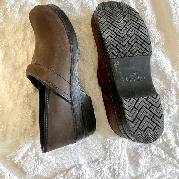 Dansko men brown clog — only worn once - Picture 6 of 9